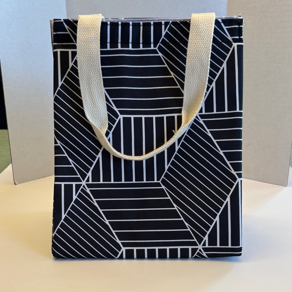 Geometric Black and White Insulated Tote Bag NWOT